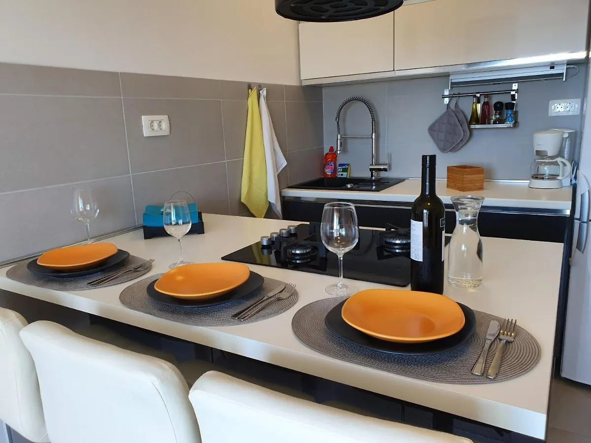 Apartment Comfortable Family Apt Iris 20M From Beach In Mandre Croatia