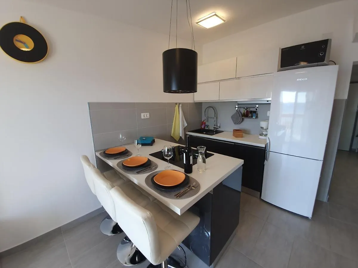 Apartment Comfortable Family Apt Iris 20M From Beach In Mandre Croatia