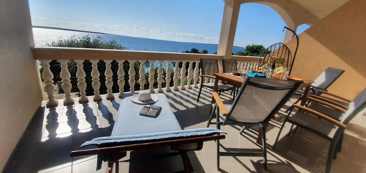 Apartment Comfortable Family Apt Iris 20M From Beach In Mandre Croatia