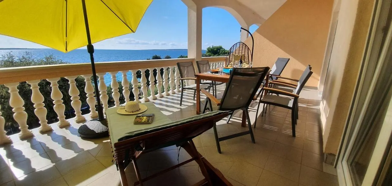 Apartment Comfortable Family Apt Iris 20M From Beach In Mandre