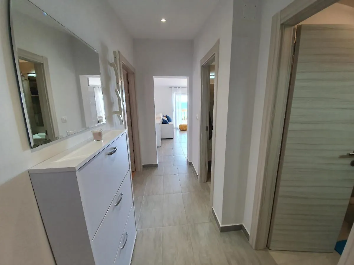 Comfortable Family Apt Iris 20M From Beach In Mandre Croatia
