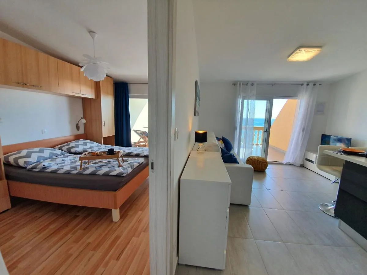 Comfortable Family Apt Iris 20M From Beach In Mandre 0*,  Croatia