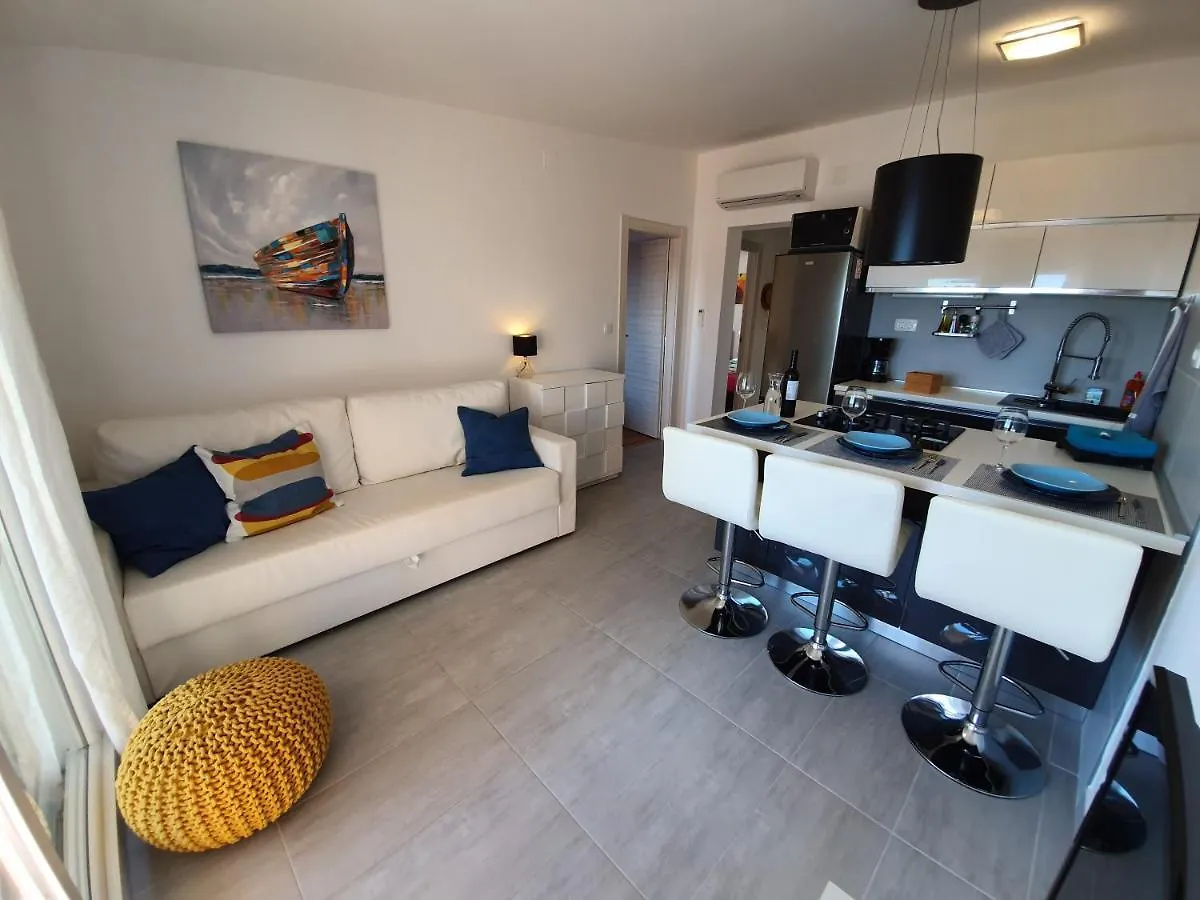 Comfortable Family Apt Iris 20M From Beach In Mandre